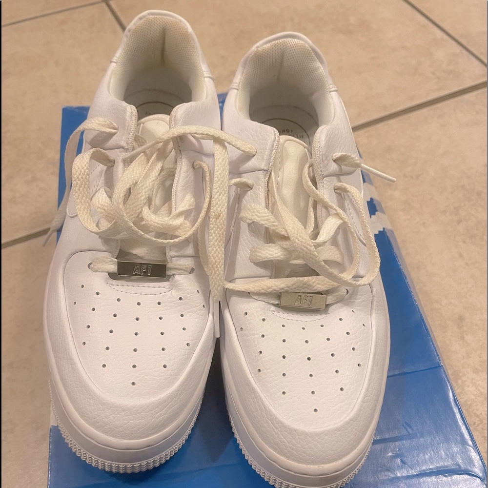Women used nikes